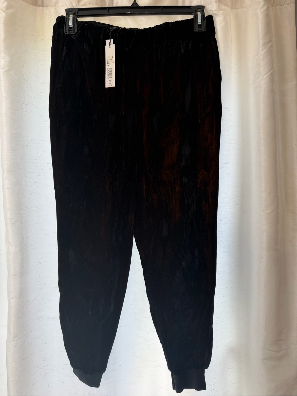 Velvet jogger pants in Deep black -Brown